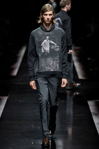 Look 43